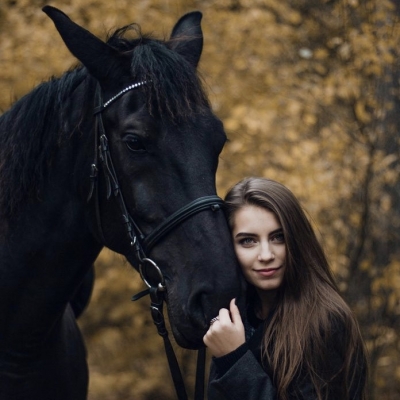 Фотосессия с черной, белой, рыжей лошадью