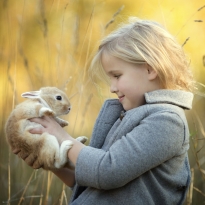 детская фотосессия с кроликом