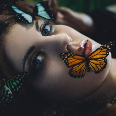 Фотосессия с живыми бабочками