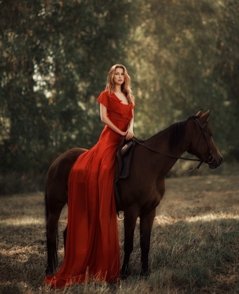 Фотосессия девушки на лошади